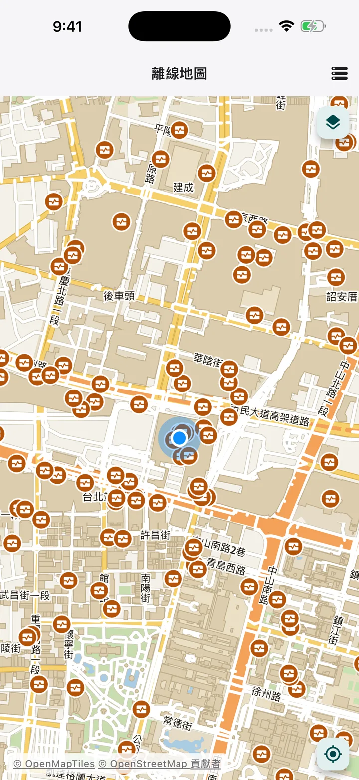 離線地圖上的 AED 設施圖層與模擬定位